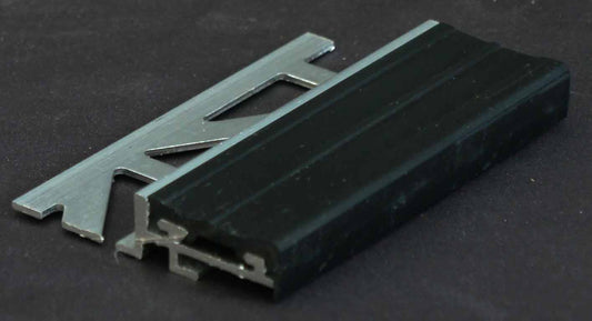 Perfil para bordas em degraus antiderrapante - Preto - 9mm - DSTS 933